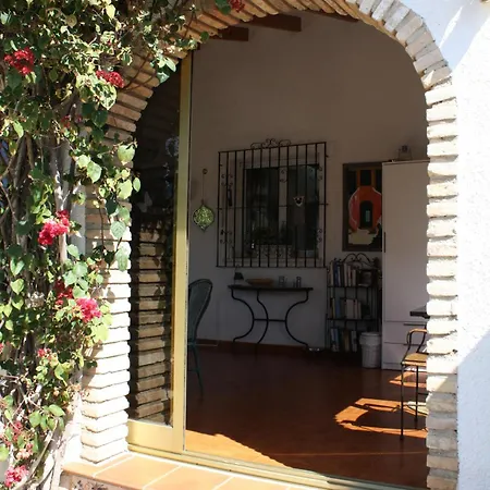 Aline Locdenia Villa