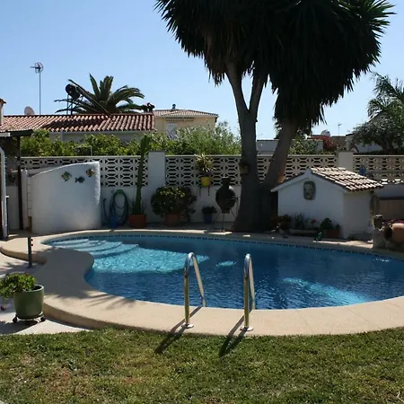 Aline Locdenia Villa