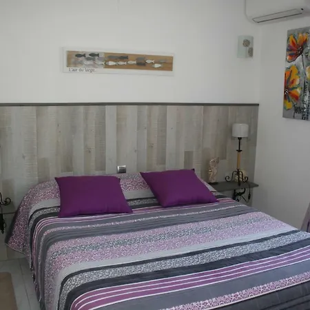 Aline Locdenia Villa